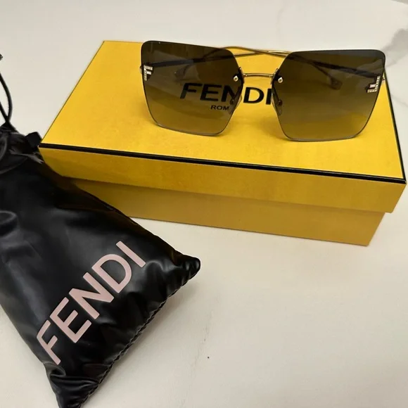 Fendi Oversized Rimless Square Sunglasses - Picture 2 of 12